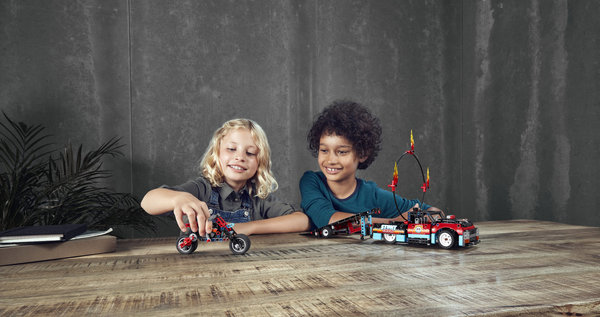 LEGO® Technic 42106 Stunt-Show mit Truck und Motorrad