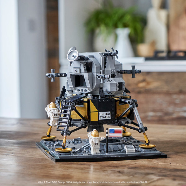 LEGO® Creator Expert 10266 NASA Apollo 11 Mondlandefhre